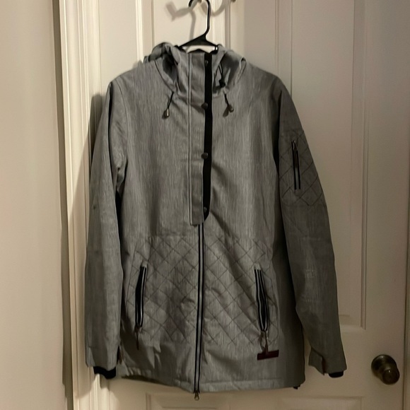 Liquid women’s size large boarding/ski jacket in gray